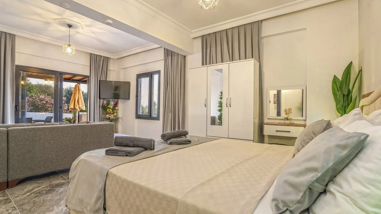 Üzümlü’de Sakin Konumda, Isıtmalı Havuzlu, 6 Kişilik, Kiralık Villa