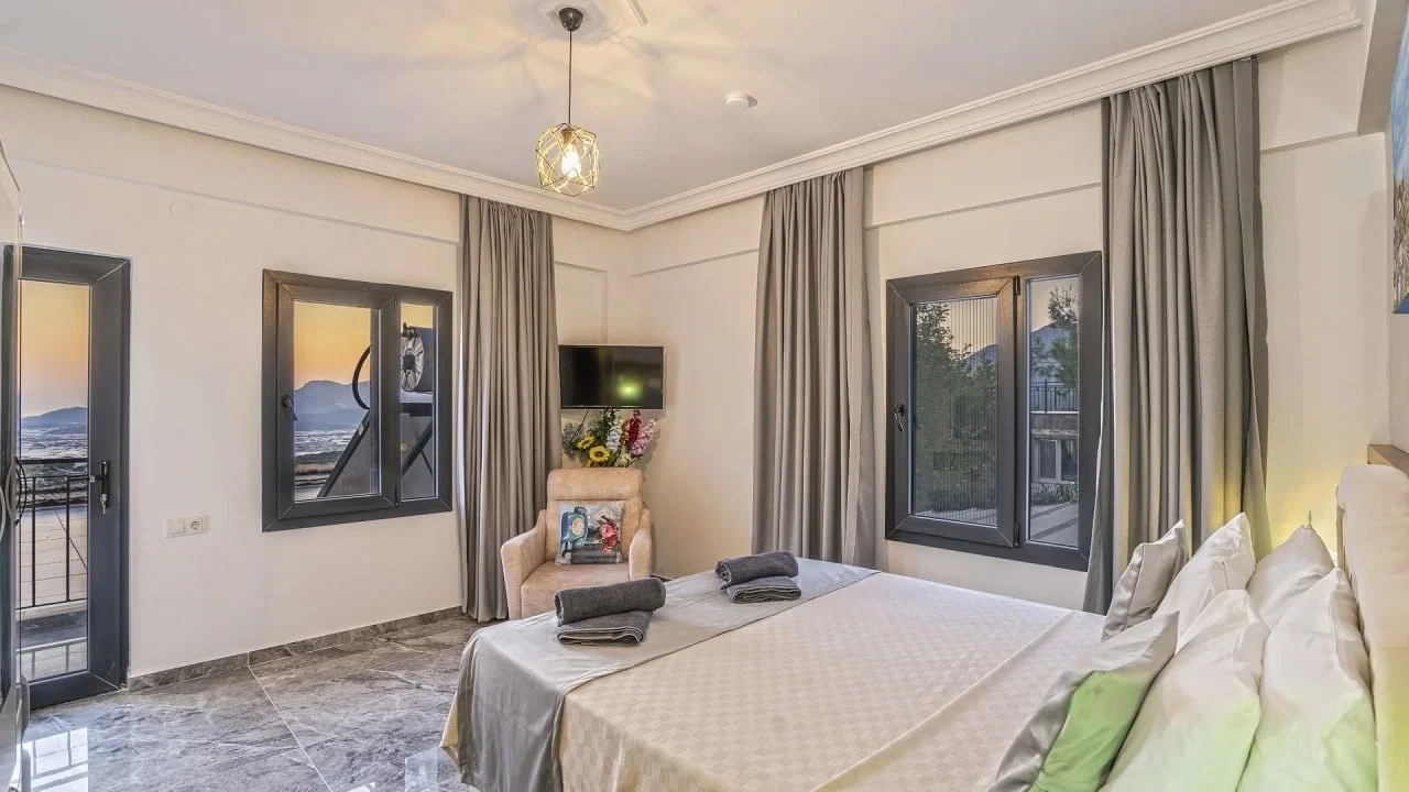 Üzümlü’de Sakin Konumda, Isıtmalı Havuzlu, 6 Kişilik, Kiralık Villa