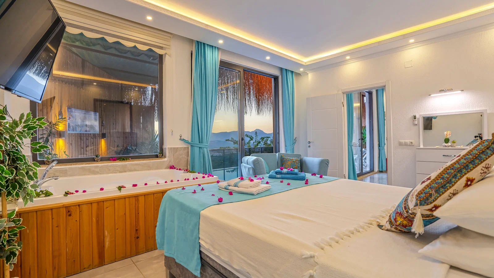 Üzümlü’de Balayı Çiftlerine Uygun, Isıtmalı Havuzlu, 2 Kişilik, Ekonomik Villa