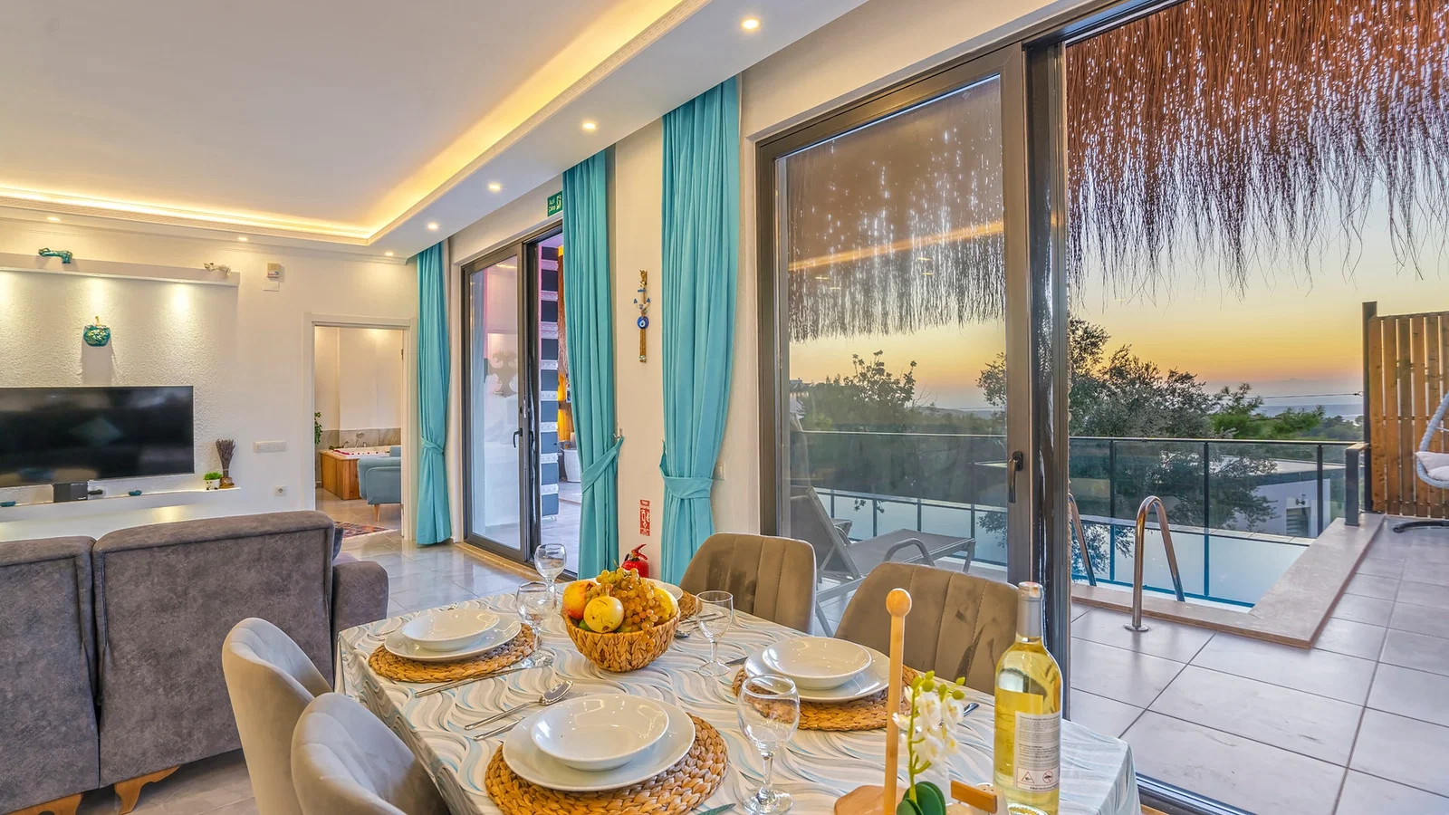 Üzümlü’de Balayı Çiftlerine Uygun, Isıtmalı Havuzlu, 2 Kişilik, Ekonomik Villa