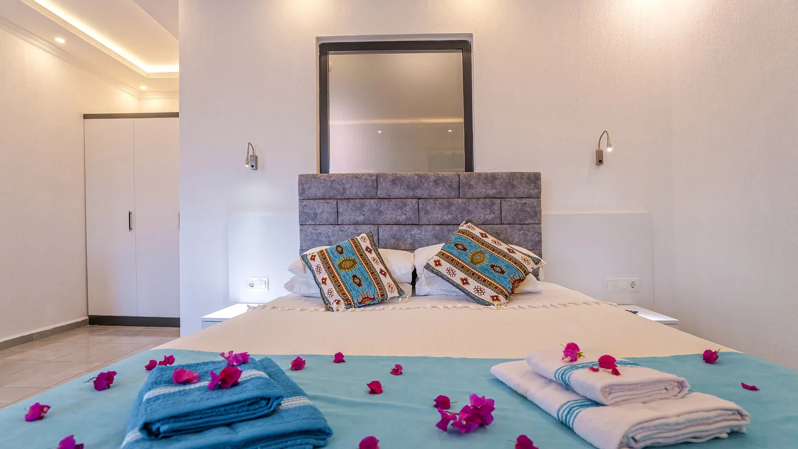 Üzümlü’de Balayı Çiftlerine Uygun, Isıtmalı Havuzlu, 2 Kişilik, Ekonomik Villa