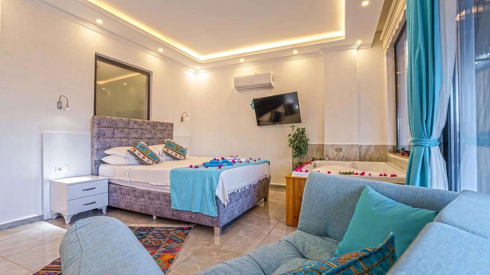 Üzümlü’de Balayı Çiftlerine Uygun, Isıtmalı Havuzlu, 2 Kişilik, Ekonomik Villa