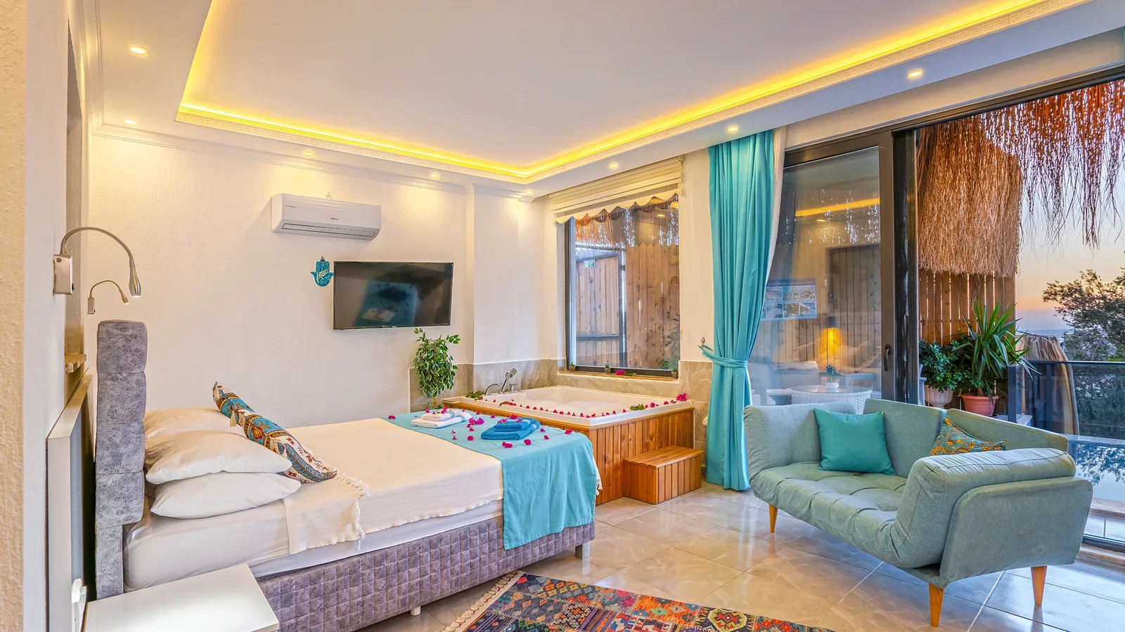 Üzümlü’de Balayı Çiftlerine Uygun, Isıtmalı Havuzlu, 2 Kişilik, Ekonomik Villa