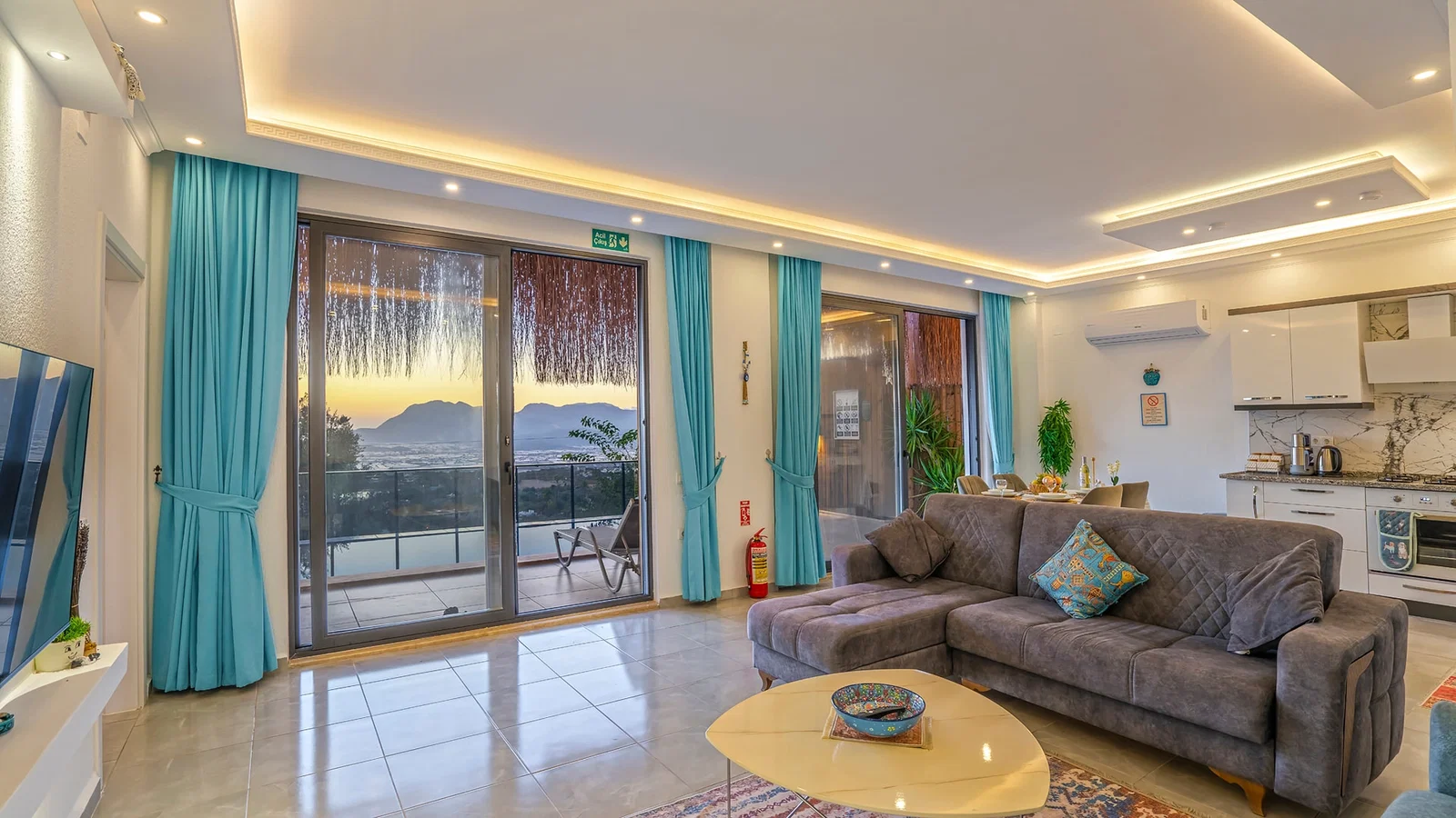 Üzümlü’de Balayı Çiftlerine Uygun, Isıtmalı Havuzlu, 2 Kişilik, Ekonomik Villa