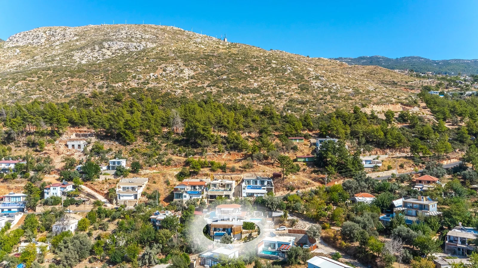 Üzümlü’de Balayı Çiftlerine Uygun, Isıtmalı Havuzlu, 2 Kişilik, Ekonomik Villa