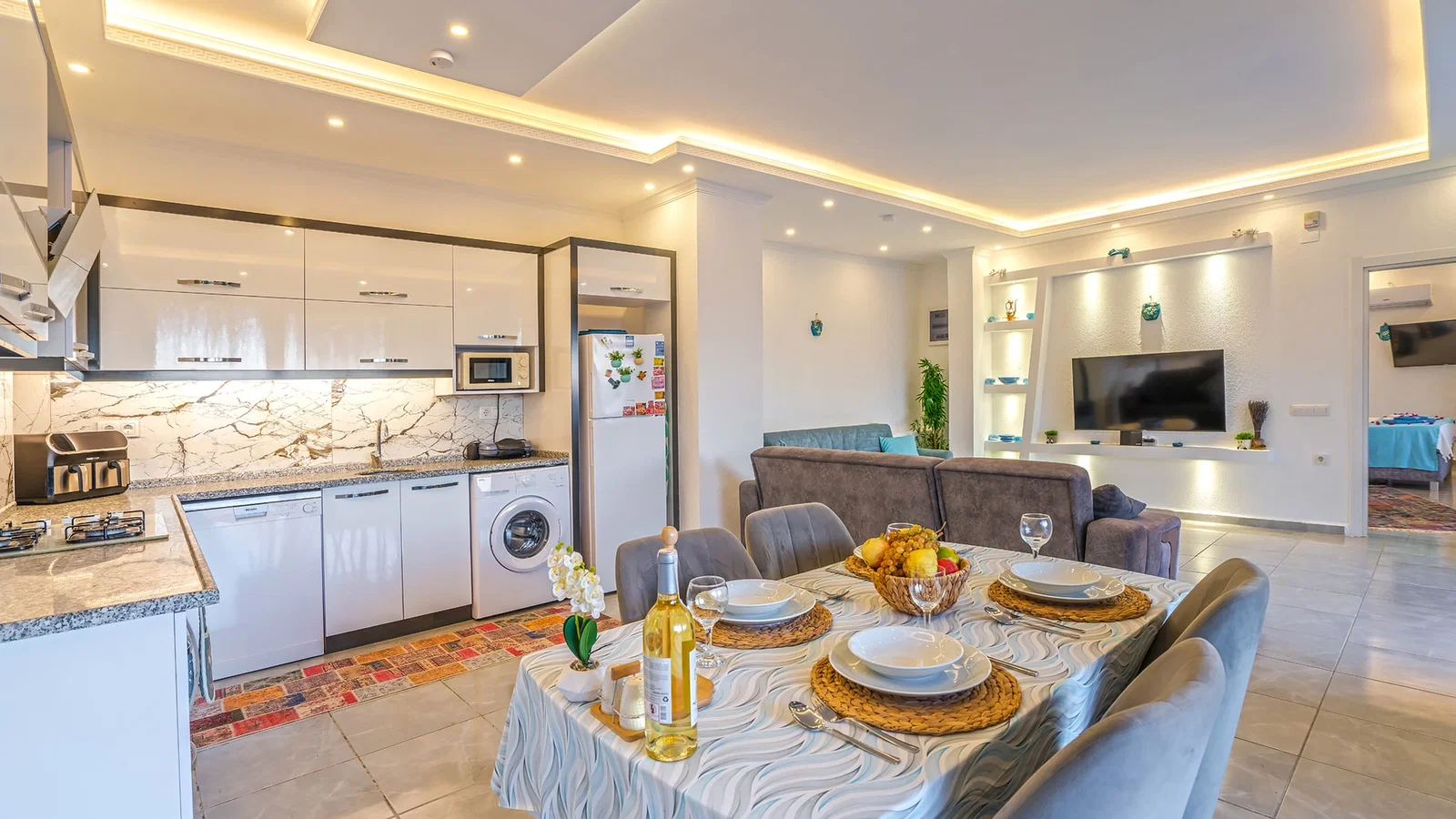 Üzümlü’de Balayı Çiftlerine Uygun, Isıtmalı Havuzlu, 2 Kişilik, Ekonomik Villa