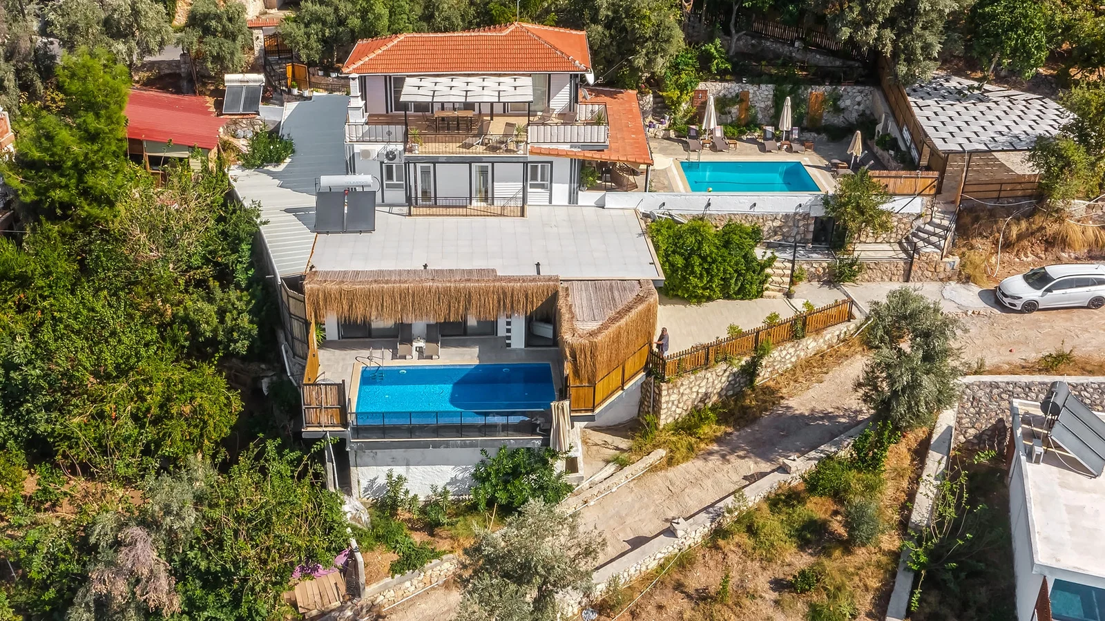 Üzümlü’de Balayı Çiftlerine Uygun, Isıtmalı Havuzlu, 2 Kişilik, Ekonomik Villa