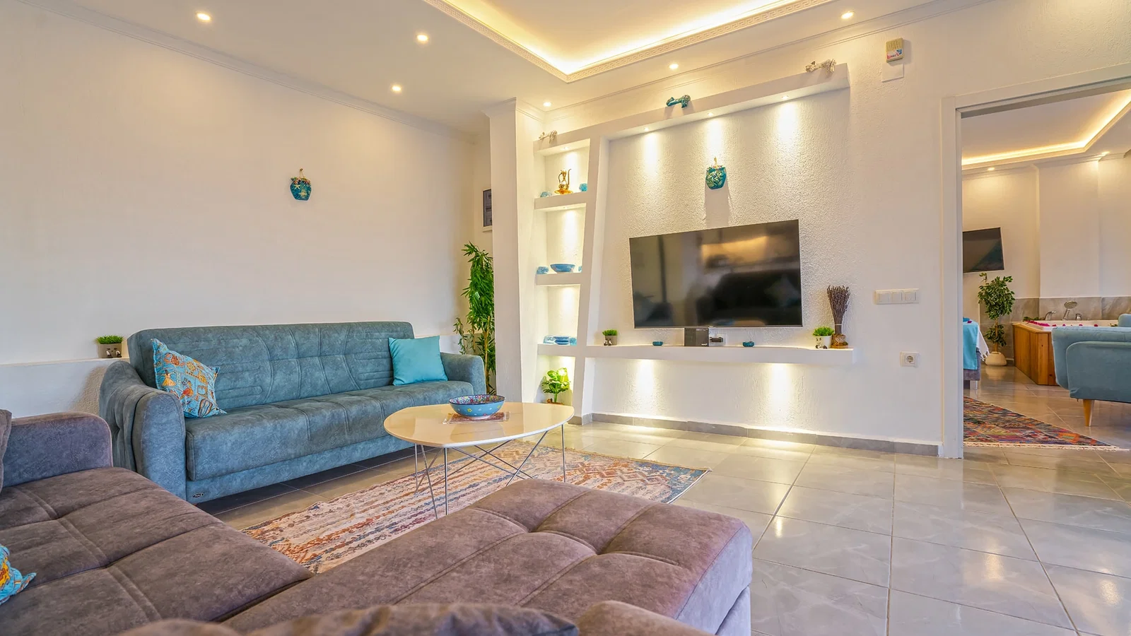 Üzümlü’de Balayı Çiftlerine Uygun, Isıtmalı Havuzlu, 2 Kişilik, Ekonomik Villa