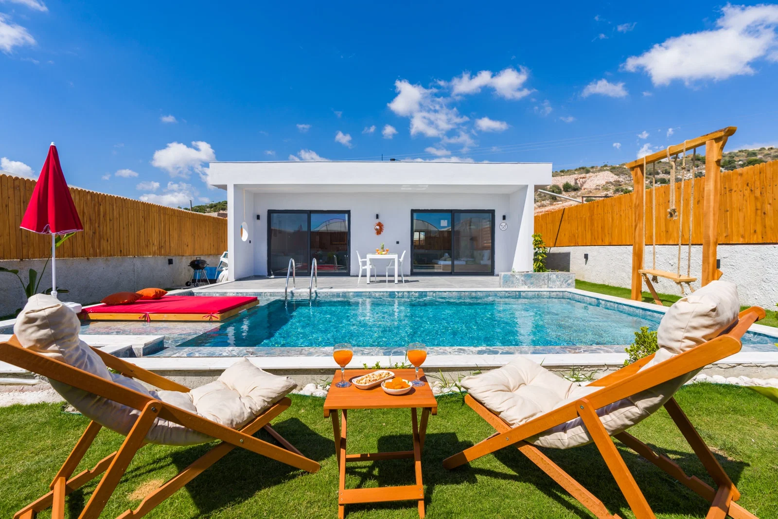 Fethiye’de Balayı Çiftlerine Uygun, Korunaklı Havuzlu, 2 Kişilik, Ekonomik Villa