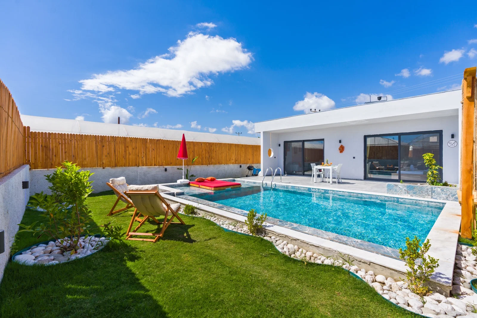 Fethiye’de Balayı Çiftlerine Uygun, Korunaklı Havuzlu, 2 Kişilik, Ekonomik Villa