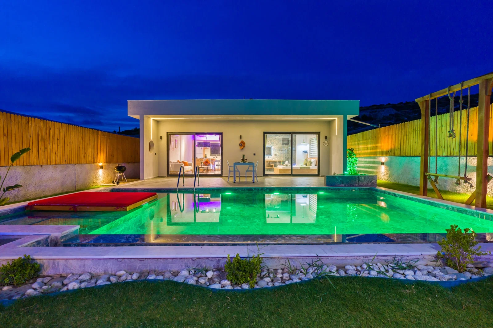 Fethiye’de Balayı Çiftlerine Uygun, Korunaklı Havuzlu, 2 Kişilik, Ekonomik Villa