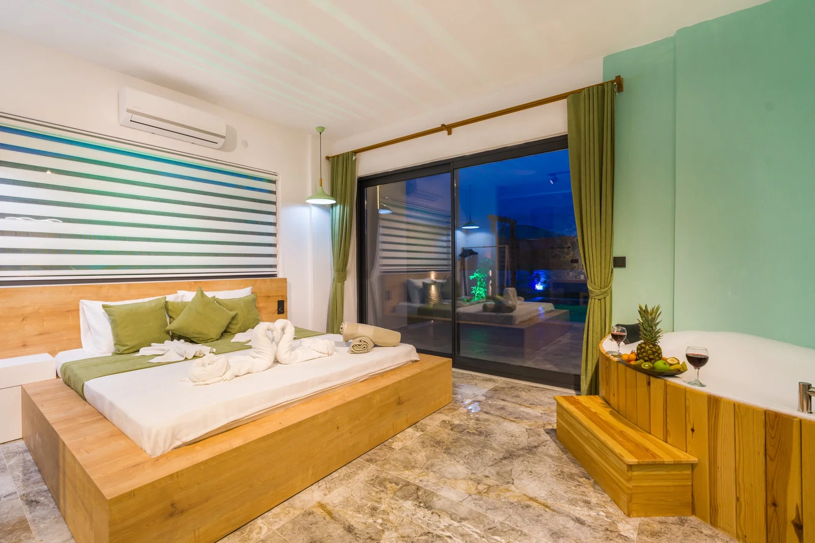 Fethiye’de Balayı Çiftlerine Uygun, Korunaklı Havuzlu, 2 Kişilik, Ekonomik Villa