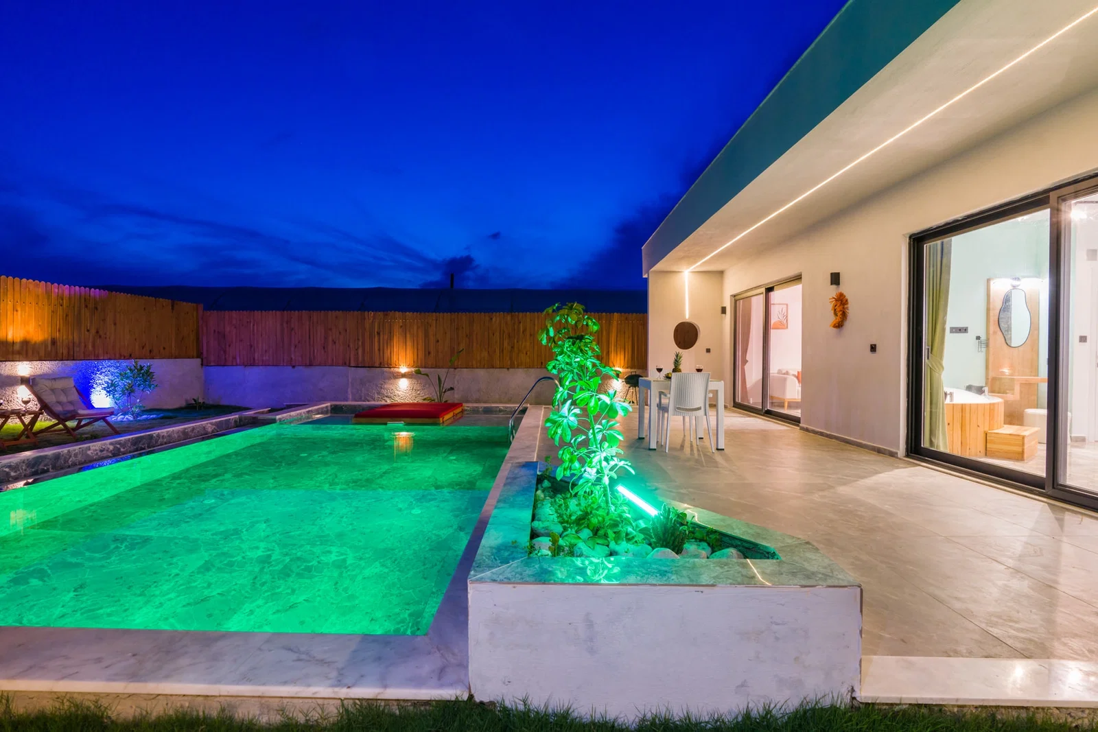 Fethiye’de Balayı Çiftlerine Uygun, Korunaklı Havuzlu, 2 Kişilik, Ekonomik Villa