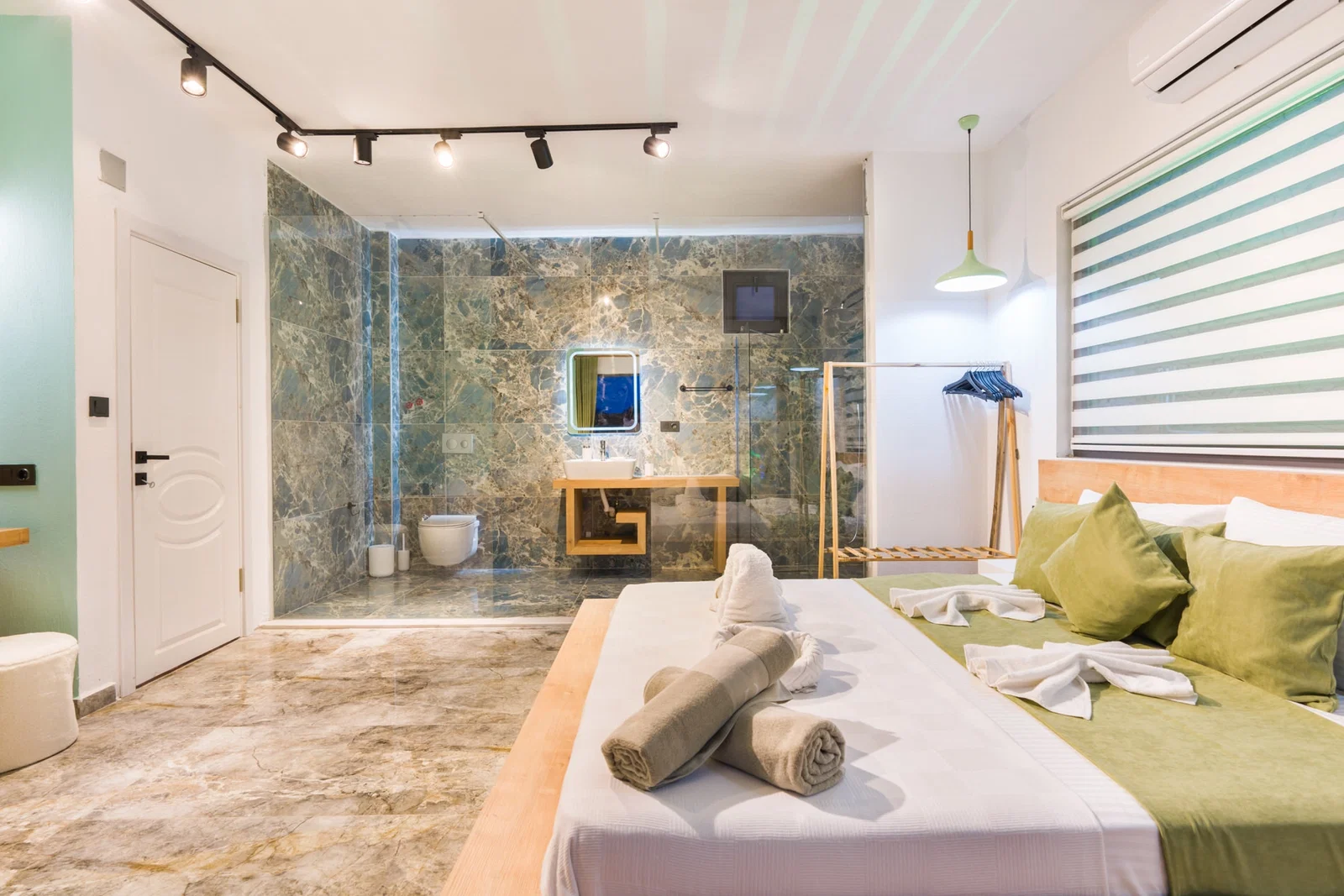 Fethiye’de Balayı Çiftlerine Uygun, Korunaklı Havuzlu, 2 Kişilik, Ekonomik Villa