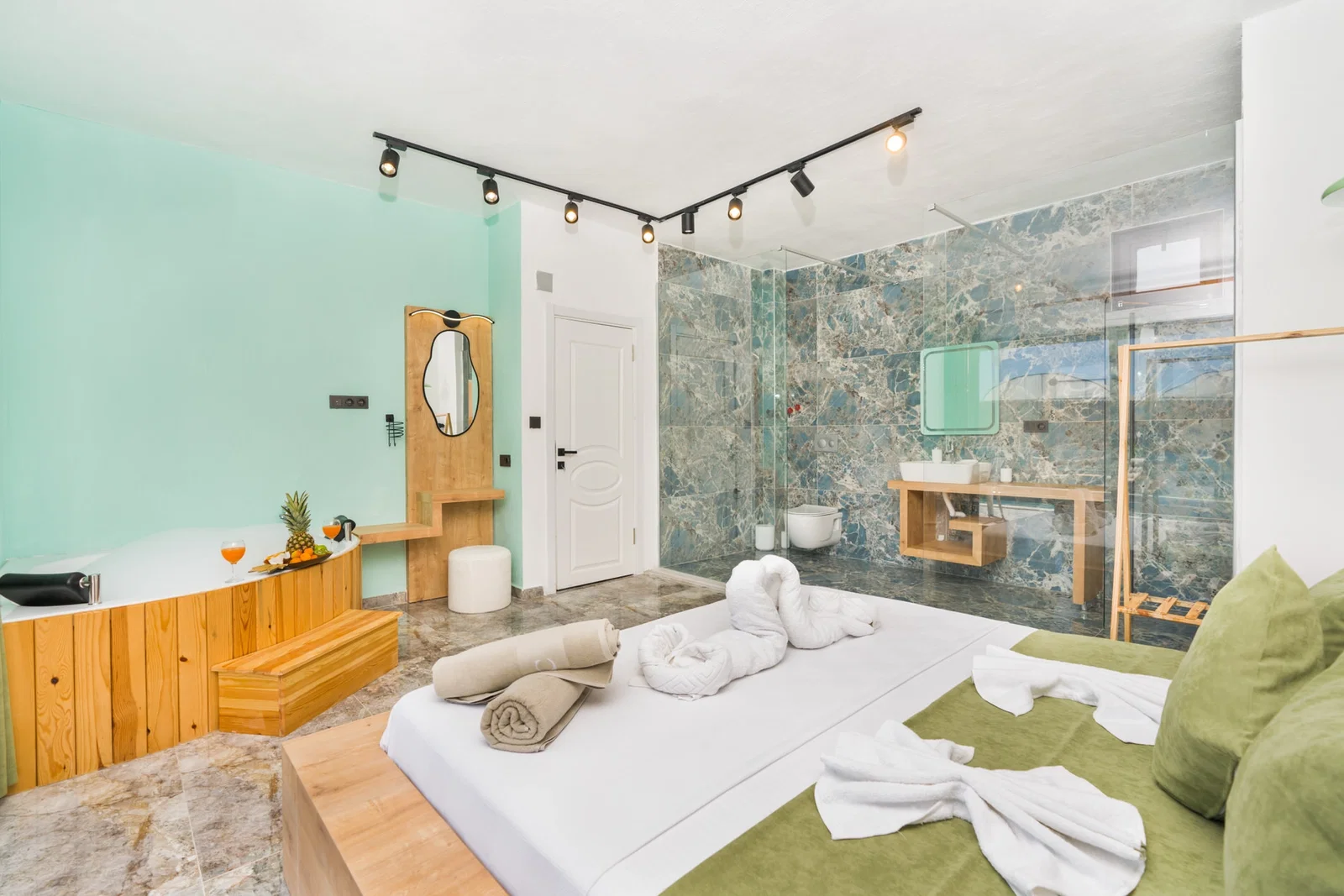 Fethiye’de Balayı Çiftlerine Uygun, Korunaklı Havuzlu, 2 Kişilik, Ekonomik Villa