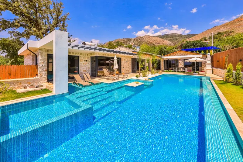 Üzümlü’de ısıtmalı havuzlu kiralık villa, fotoğraf 2