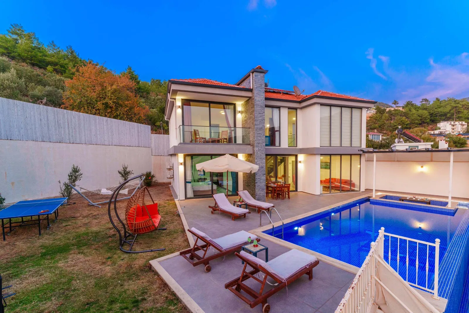 İslamlar’da korunaklı havuzlu kiralık villa