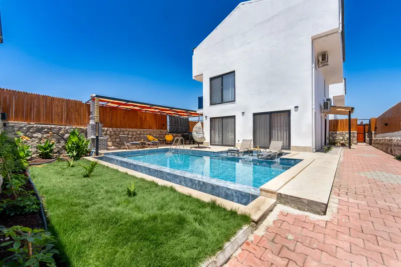 Fethiye’de korunaklı havuzlu kiralık villa
