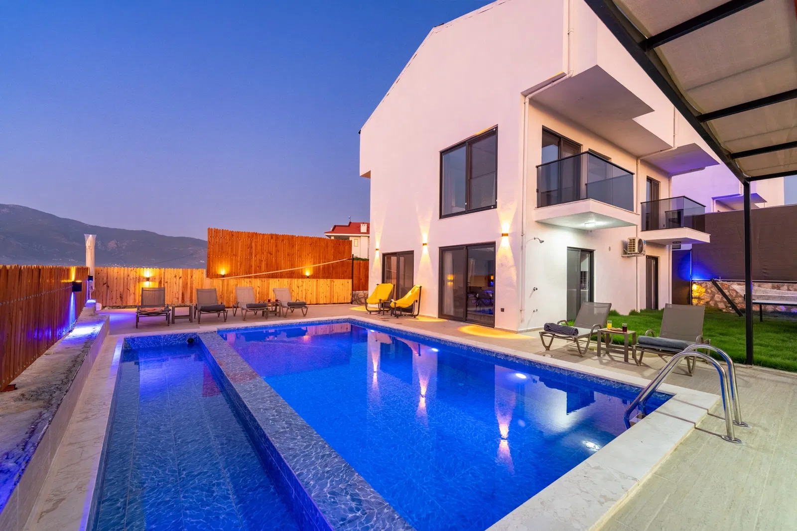 Fethiye’de korunaklı havuzlu kiralık villa