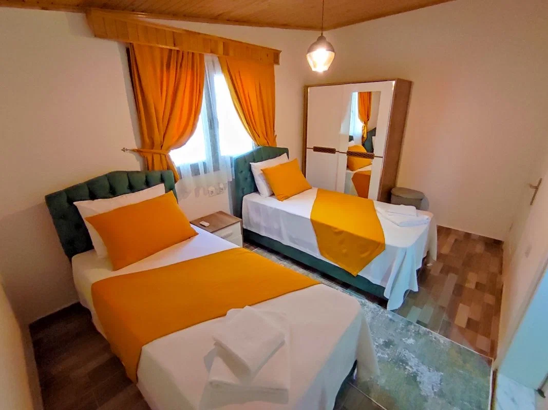 Fethiye’de Balayı Çiftlerine Uygun, Korunaklı Havuzlu, 2 Yatak Odalı, Kiralık Villa