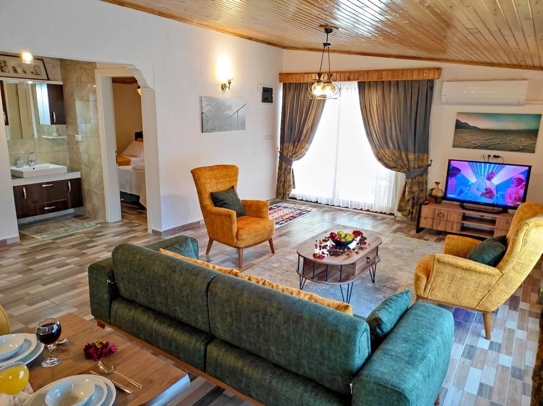 Fethiye’de Balayı Çiftlerine Uygun, Korunaklı Havuzlu, 2 Yatak Odalı, Kiralık Villa