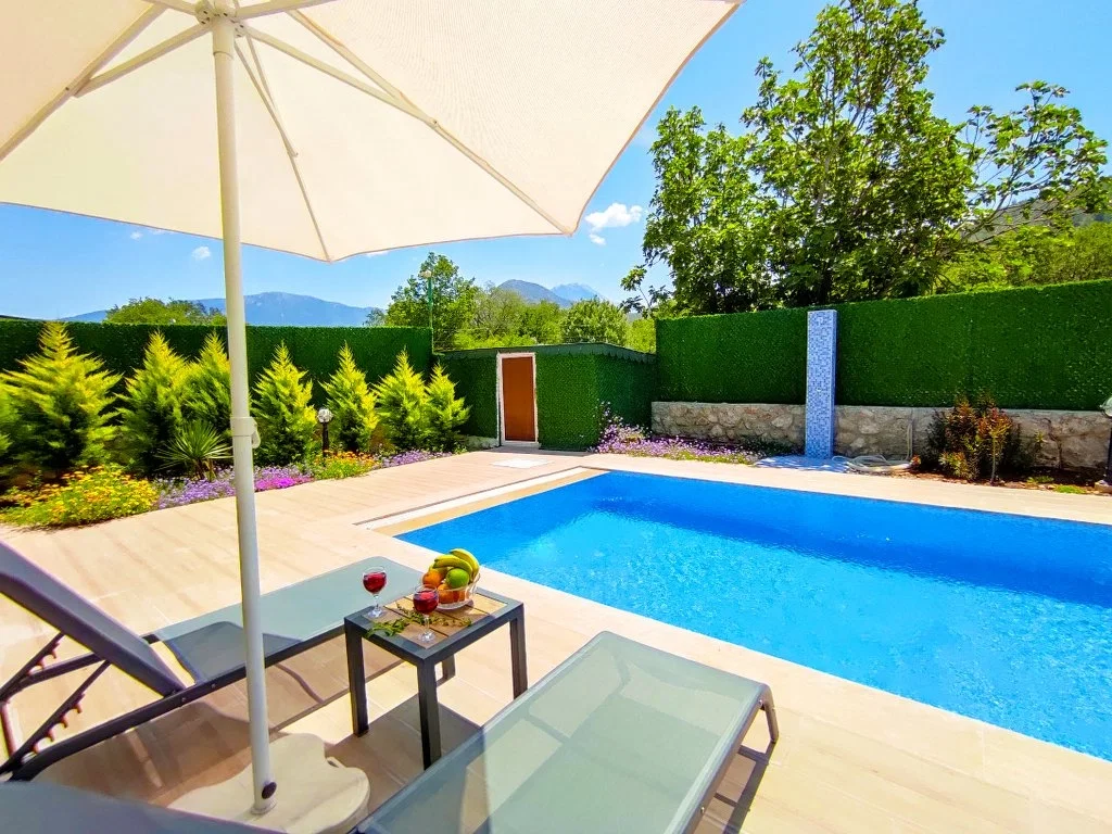 Fethiye’de Balayı Çiftlerine Uygun, Korunaklı Havuzlu, 2 Yatak Odalı, Kiralık Villa