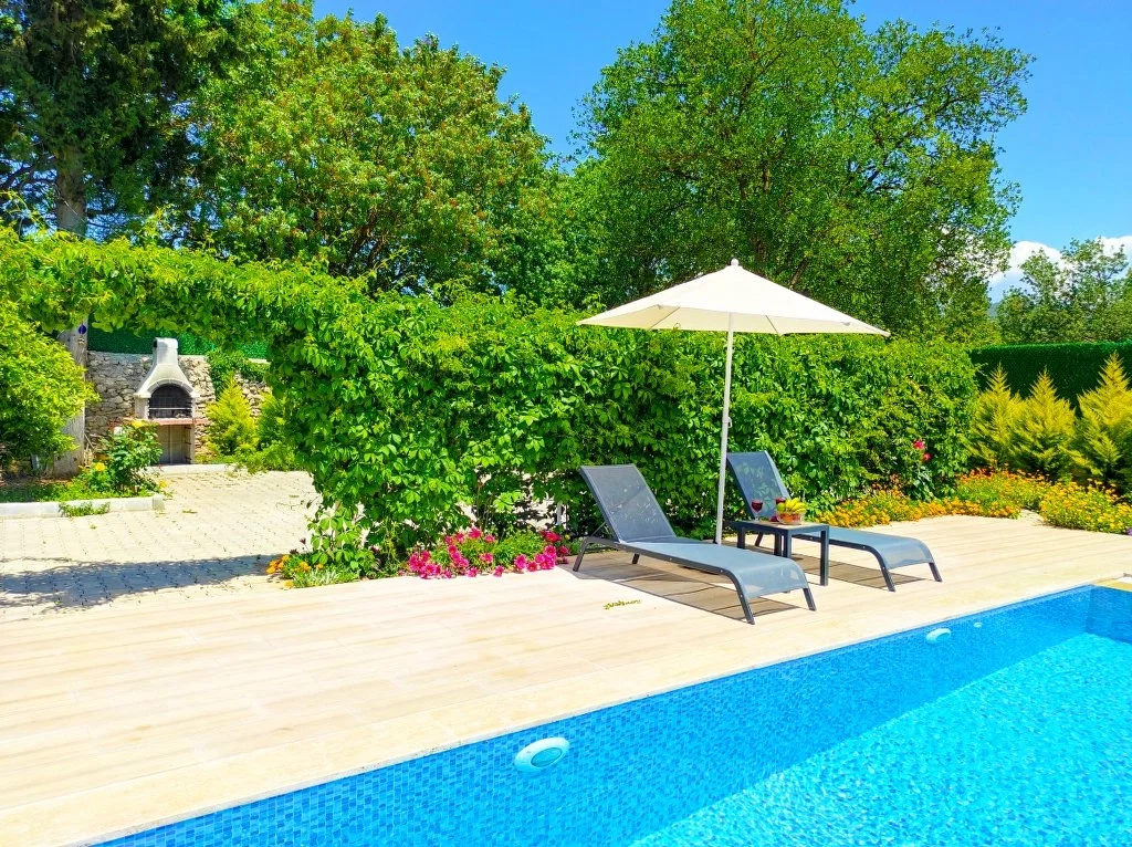 Fethiye’de Balayı Çiftlerine Uygun, Korunaklı Havuzlu, 2 Yatak Odalı, Kiralık Villa