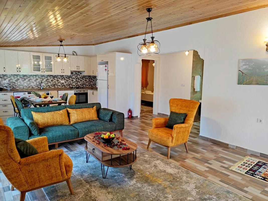 Fethiye’de Balayı Çiftlerine Uygun, Korunaklı Havuzlu, 2 Yatak Odalı, Kiralık Villa