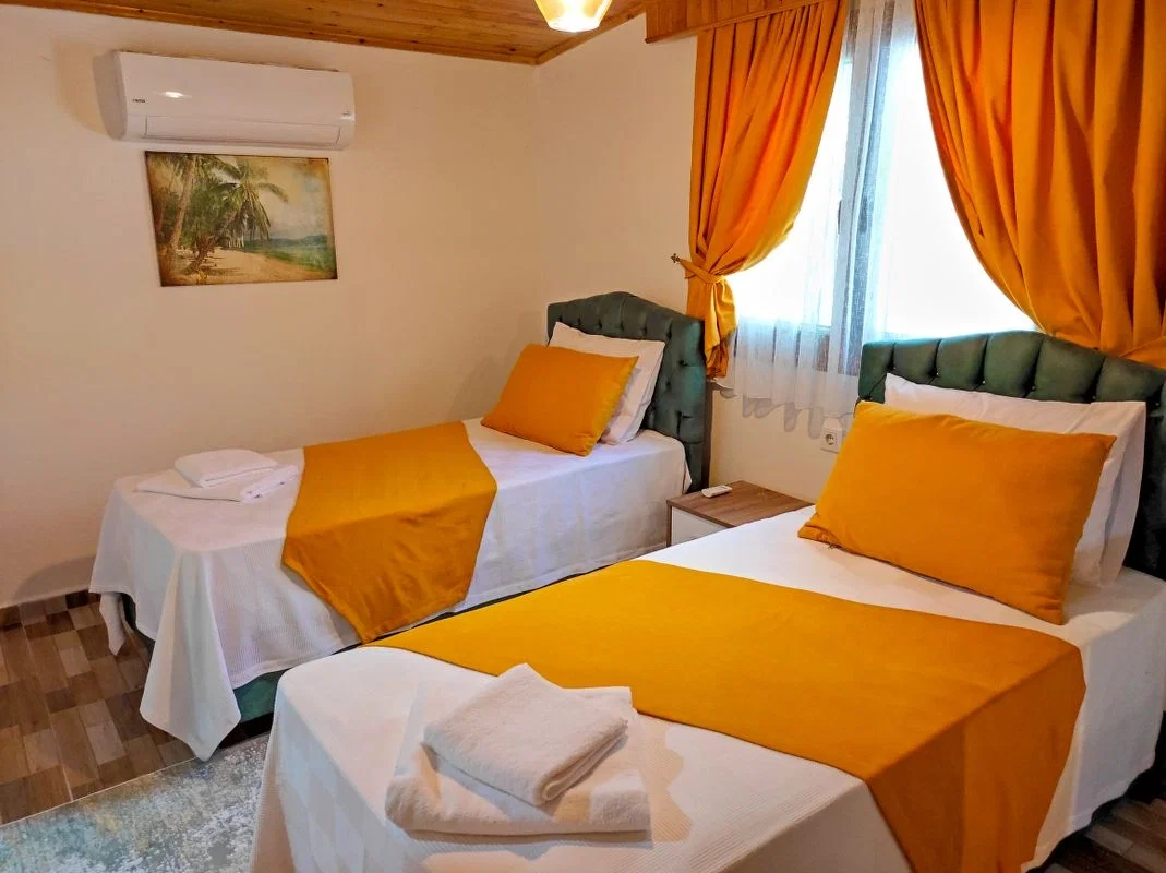Fethiye’de Balayı Çiftlerine Uygun, Korunaklı Havuzlu, 2 Yatak Odalı, Kiralık Villa