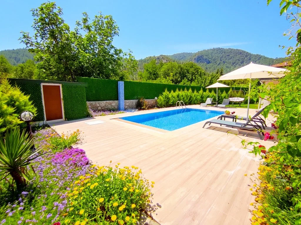 Fethiye’de Balayı Çiftlerine Uygun, Korunaklı Havuzlu, 2 Yatak Odalı, Kiralık Villa