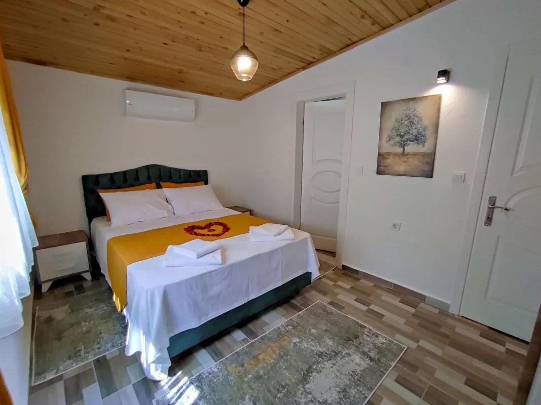 Fethiye’de Balayı Çiftlerine Uygun, Korunaklı Havuzlu, 2 Yatak Odalı, Kiralık Villa