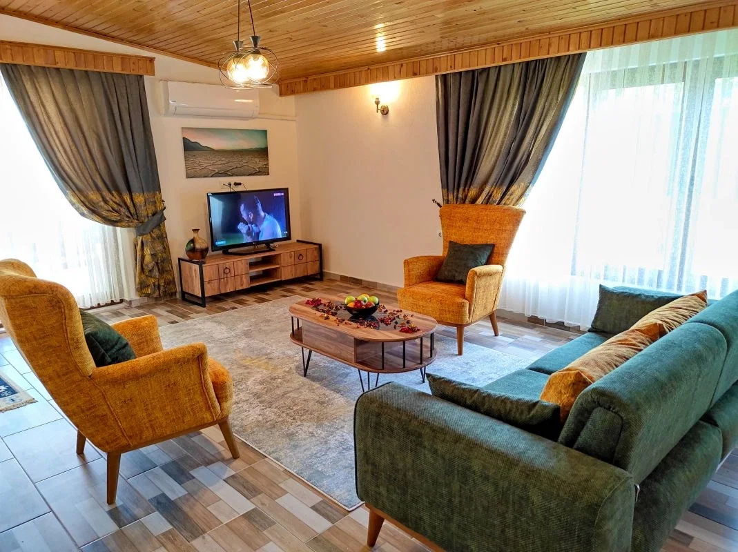 Fethiye’de Balayı Çiftlerine Uygun, Korunaklı Havuzlu, 2 Yatak Odalı, Kiralık Villa