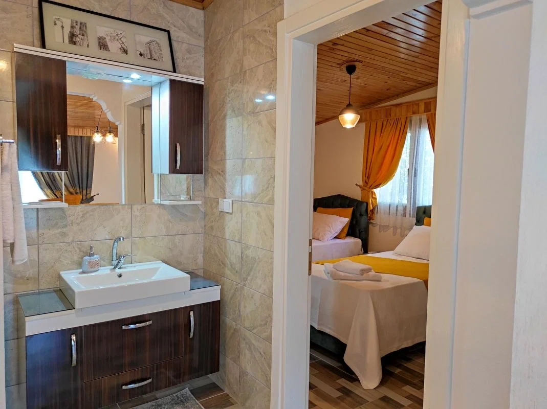 Fethiye’de Balayı Çiftlerine Uygun, Korunaklı Havuzlu, 2 Yatak Odalı, Kiralık Villa