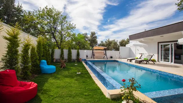 Üzümlü’de jakuzili kiralık villa, fotoğraf 2