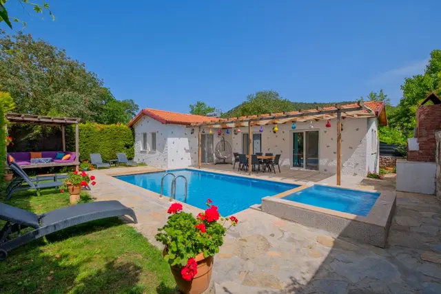 Balayına Uygun, Korunaklı Havuzlu Kiralık Villa – Fethiye, 4 Kişilik