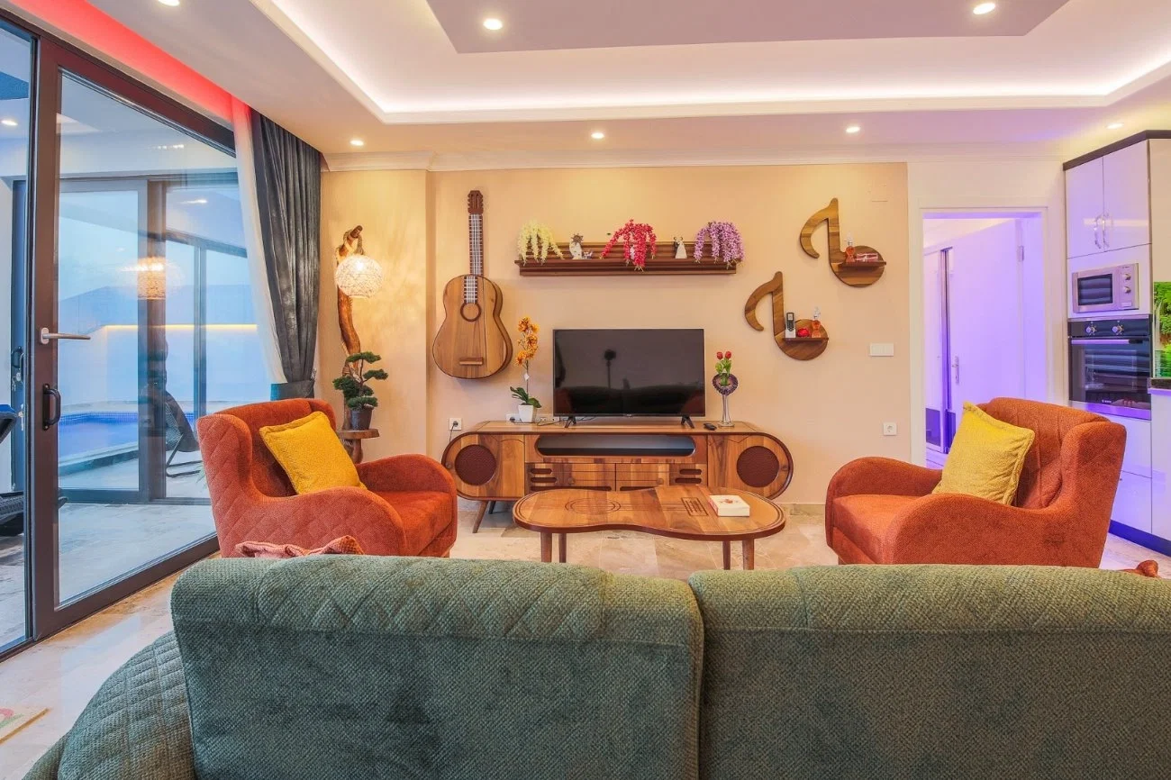 Üzümlü’de Balayı Çiftlerine Uygun, Isıtmalı Havuzlu, 1 Yatak Odalı, Ekonomik Villa