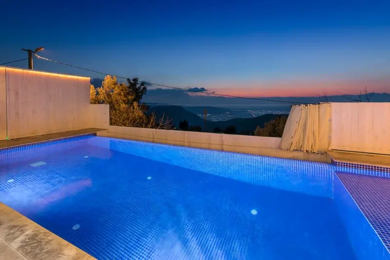 Üzümlü’de doğa manzaralı kiralık villa, fotoğraf 4