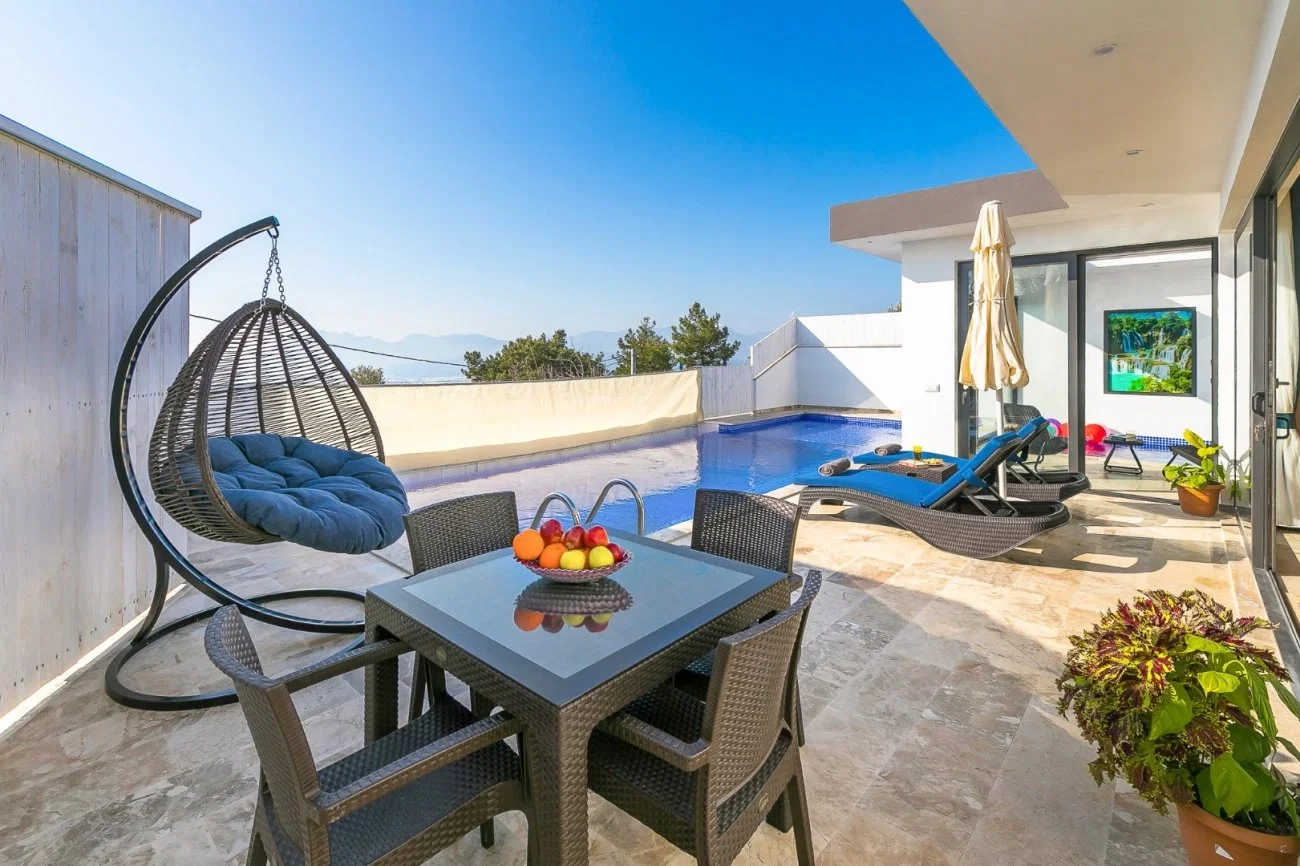 Üzümlü’de Balayı Çiftlerine Uygun, Isıtmalı Havuzlu, 1 Yatak Odalı, Ekonomik Villa