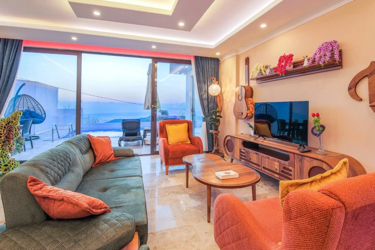 Üzümlü’de Balayı Çiftlerine Uygun, Isıtmalı Havuzlu, 1 Yatak Odalı, Ekonomik Villa