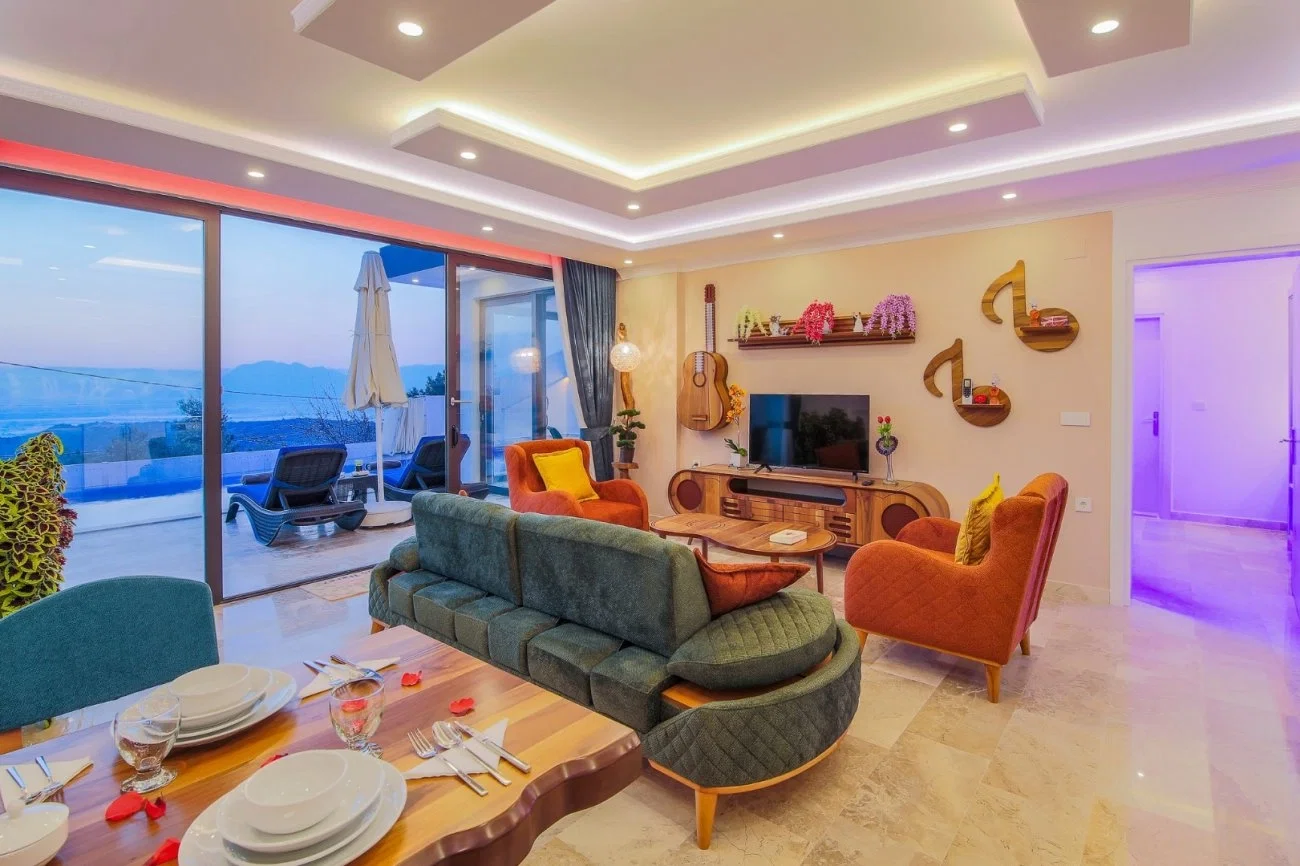 Üzümlü’de Balayı Çiftlerine Uygun, Isıtmalı Havuzlu, 1 Yatak Odalı, Ekonomik Villa