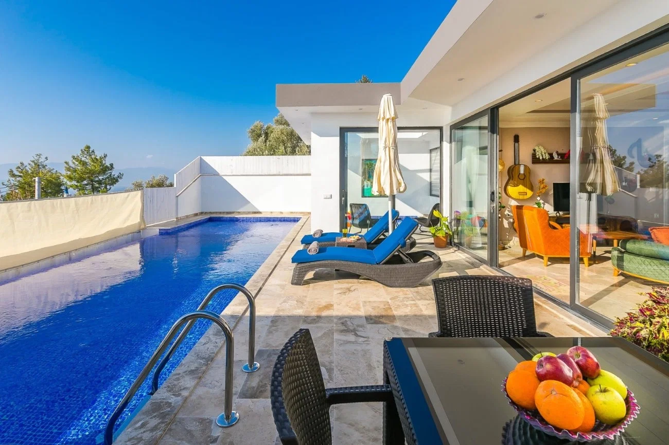 Üzümlü’de Balayı Çiftlerine Uygun, Isıtmalı Havuzlu, 1 Yatak Odalı, Ekonomik Villa