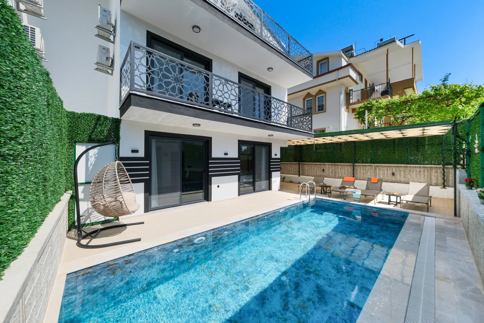 Fethiye’de korunaklı havuzlu kiralık villa