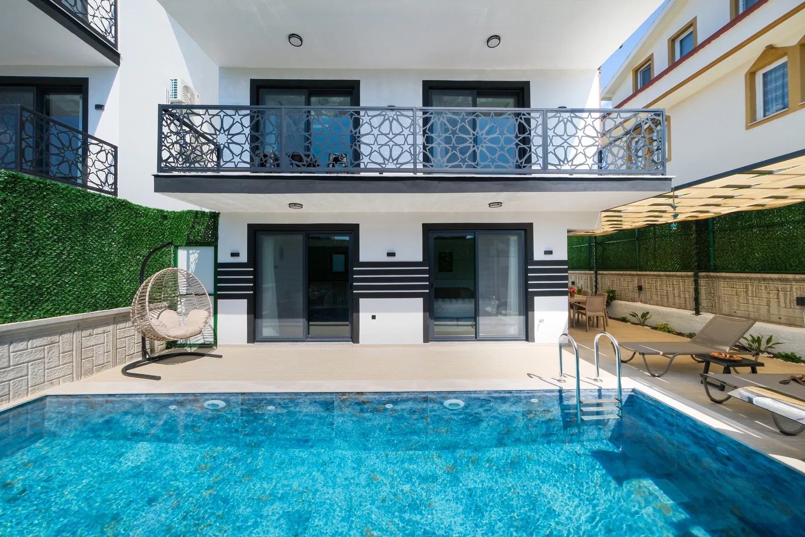 Fethiye’de korunaklı havuzlu kiralık villa