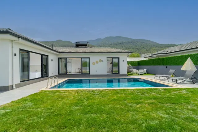 4 Kişilik Korunaklı Havuzlu Villa, Fethiye’de Balayı Çiftlerine Uygun