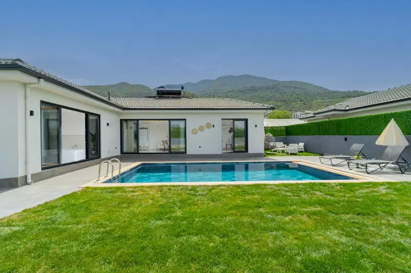 Fethiye’de korunaklı havuzlu kiralık villa