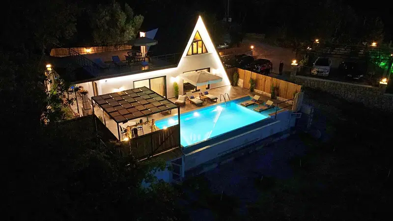 Üzümlü’de jakuzili kiralık villa, fotoğraf 2