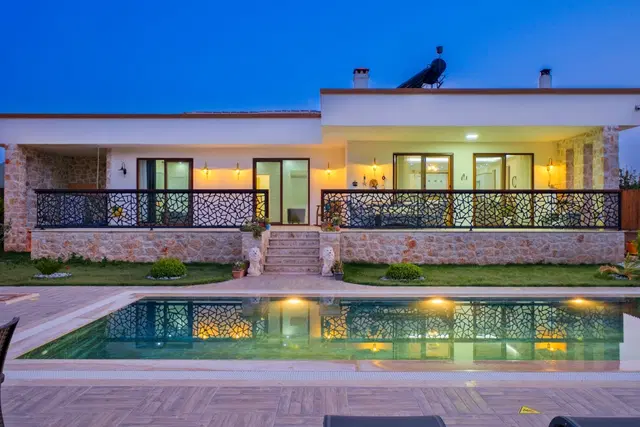 3 Yatak Odalı Korunaklı Havuzlu Lüks Villa, Fethiye’de Huzurlu Bir Konumda