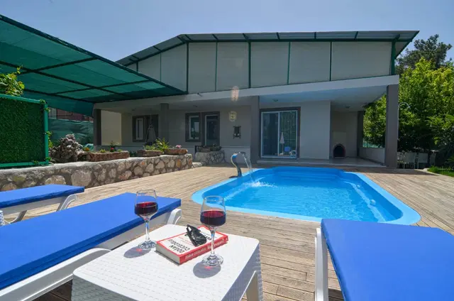 5 Kişilik Korunaklı Havuzlu Ekonomik Villa, Fethiye’de Merkeze Yakın