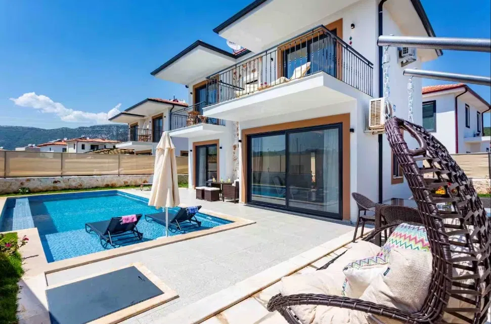 Kaş’ta bahçeli kiralık villa