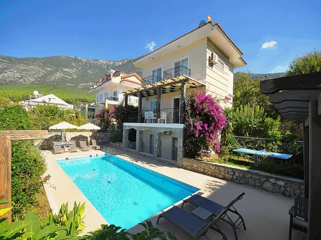 Sakin Konumda Fethiye’de 8 Kişilik Özel Havuzlu Kiralık Villa